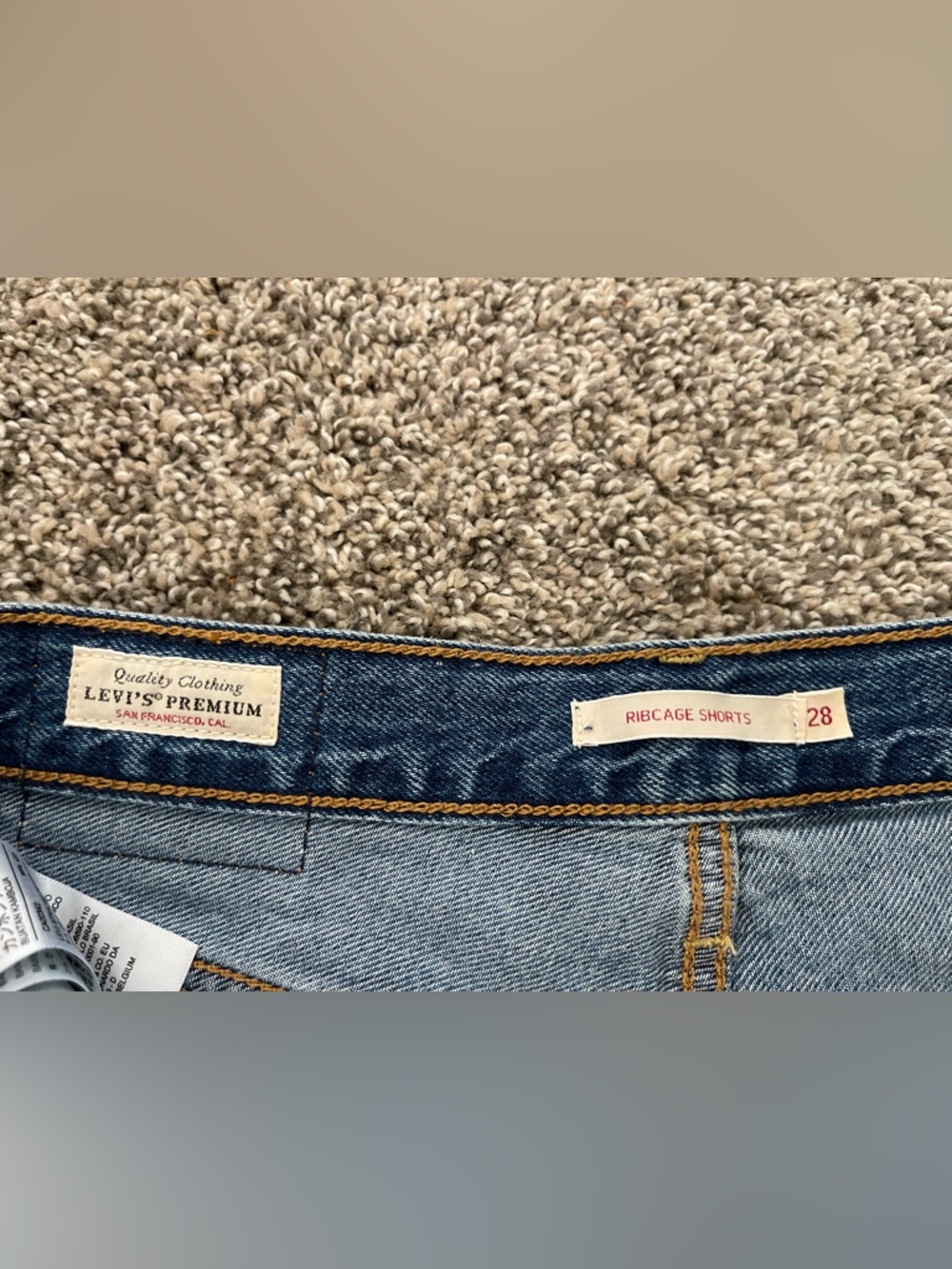 Vintage Women’s Levi’s Ribcage Distressed High Waist Cut Off Shorts Size 28 - Picture 3 of 7